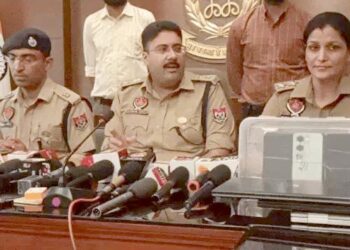 ऑनलाइन गेमिंग की आड़ में सट्‌टे का कारोबार: मोहाली में चल रहे थे दो काॅल सेंटर, सर्वर दुबई में, आठ लोग अरेस्ट