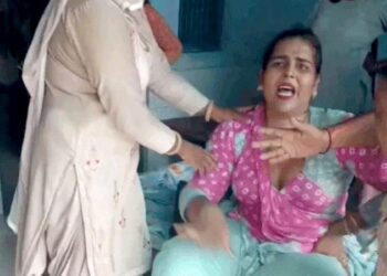 किन्नरों ने बधाई में मांगे 1 लाख, पुलिस बुलाई