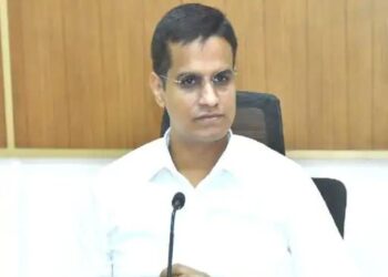 करनाल DC ऑफिस में कर्मचारियों का मोबाइल बैन