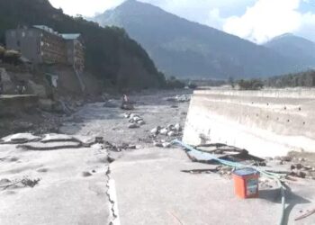 मंडी में लैंडस्लाइड, 130 लोग बचाए: चंबा में फंसे 335 टूरिस्ट की लिस्ट