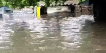 यमुना खतरे के निशान से 2 फीट नीचे: दो अंडरपास डूबे, नहर से मिली किन्नर की लाश