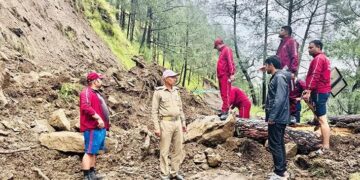 हिमाचल के चंबा में लैंडस्लाइड, 11 मौतें: उत्तराखंड में बादल फटने से 5 की जान गई