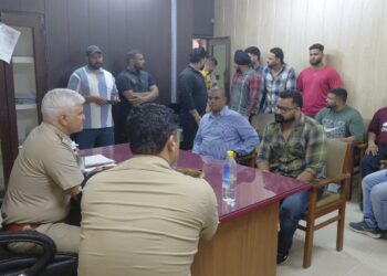 हाईकोर्ट के आदेशों की पालना को लेकर क्लब बाउंसरों के साथ एसीपी ने की बैठक