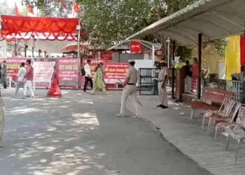 पंचकूला में ASI की वर्दी फाड़ी, सिर में पत्थर मारा