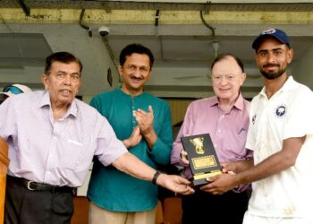 भारतीय रेलवे, जम्मू और कश्मीर क्रिकेट संघ और दिल्ली ब्लूज़ क्रिकेट टीमों ने 30वें अखिल भारतीय जे.पी. अत्रे मेमोरियल क्रिकेट टूर्नामेंट में अपने लीग मैच जीते