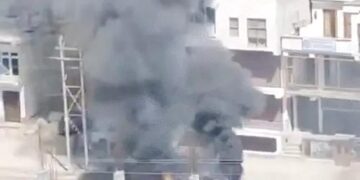 लद्दाख हिंसा में 4 की मौत, 72 से ज्यादा घायल: राज्य का दर्जा मांग रहे प्रदर्शनकारियों ने भाजपा ऑफिस में आग लगाई