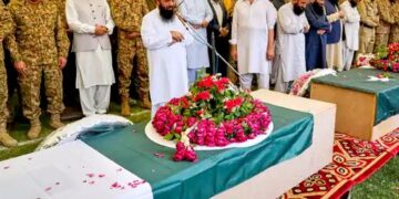 PAK-आर्मी चीफ ने सैनिकों को आतंकियों के जनाजे में भेजा