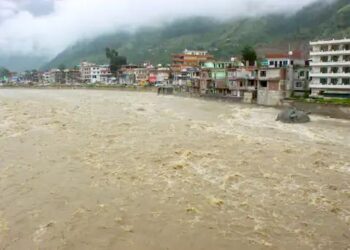 हिमाचल के शिमला में लैंडस्लाइड, 3 की मौत: जम्मू-कश्मीर के राजौरी में 12 मकान ढहे