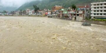 हिमाचल के शिमला में लैंडस्लाइड, 3 की मौत: जम्मू-कश्मीर के राजौरी में 12 मकान ढहे