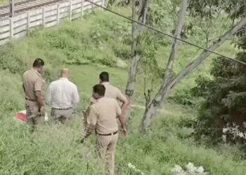 यमुनानगर में कूड़े में फेंका नवजात बच्ची का शव: रेलवे लाइन पर पॉलिथीन में मिला