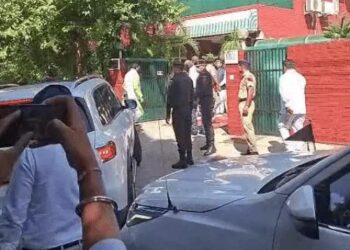 हरियाणा IPS सुसाइड, IAS पत्नी से CM की अकेले मीटिंग: पहले DGP कपूर को एयरपोर्ट पर बुलाकर आधे घंटे रिपोर्ट ली