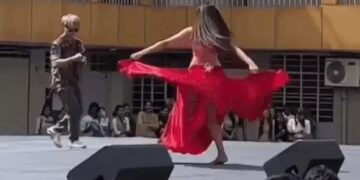 फरीदाबाद के कॉलेज में विदेशी डांसर का बेली डांस: DC और JCP उठकर चले गए