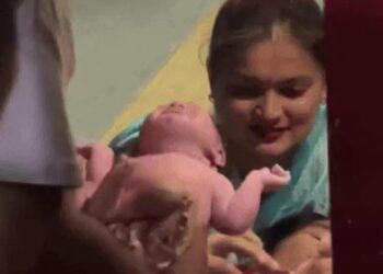 मुंबई प्लेटफॉर्म पर वीडियो कॉल से महिला की डिलीवरी: बच्चा आधा बाहर निकला