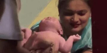 मुंबई प्लेटफॉर्म पर वीडियो कॉल से महिला की डिलीवरी: बच्चा आधा बाहर निकला