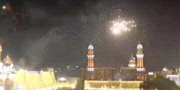 गोल्डन टेंपल में भव्य आतिशबाजी: घी के 1 लाख दीये जलाए, बंदी छोड़ दिवस पर पहुंचे 3 लाख लोग