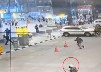 बेंगलुरु एयपोर्ट पर चाकू लेकर दौड़ा युवक: टैक्सी ड्राइवर पर हमला करने की कोशिश की