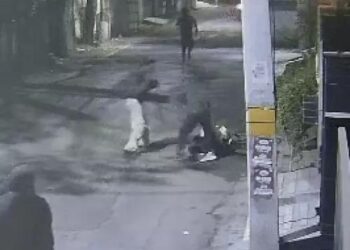 लुधियाना में दो युवकों से लूट:5 बदमाशों ने रुपए-मोबाइल छीने, हथियार से हमला किया, घायल अस्पताल में भर्ती