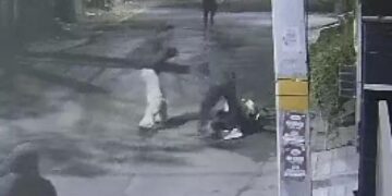 लुधियाना में दो युवकों से लूट:5 बदमाशों ने रुपए-मोबाइल छीने, हथियार से हमला किया, घायल अस्पताल में भर्ती