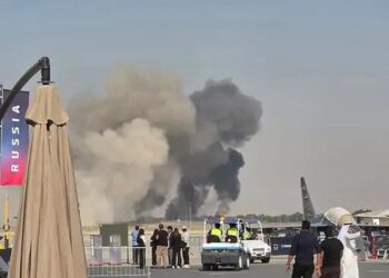 भारत का तेजस फाइटर जेट दुबई एयर शो में क्रैश:पायलट की भी मौत