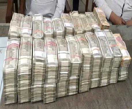 रोहतक में दिल्ली नंबर गाड़ी से ₹1 करोड़ कैश मिला: ब्लास्ट के बाद पुलिस चेकिंग कर रही थी