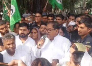 रोहतक DC को अभय चौटाला का अल्टीमेटम: बोले- खुद ज्ञापन लेने आएं, वर्ना हमारी याददाश्त बहुत अच्छी, ध्यान रखना