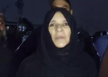 मौत की अफवाहों के बीच इमरान खान से मिलीं बहन: कहा- उन्हें जेल में मेंटल टॉर्चर किया जा रहा, इसके लिए आर्मी चीफ मुनीर जिम्मेदार