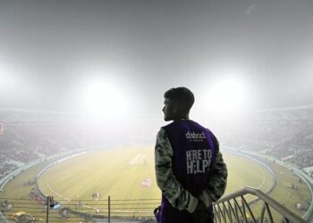 कोहरे के कारण IND-SA चौथे टी-20 मैच में देरी: अंपायर्स 5 बार रोशनी चेक कर चुके