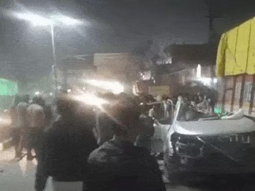 ऋषिकेश में तेज रफ्तार XUV ट्रक के नीचे घुसी: 4 दोस्तों की मौत, हरिद्वार से आ रहे थे