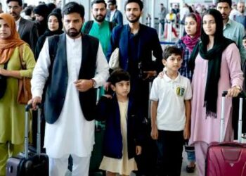 2 साल में 14 लाख पढ़े-लिखे पाकिस्तानियों ने देश छोड़ा: इस साल 16,000 डॉक्टर-इंजीनियर निकले