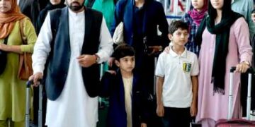 2 साल में 14 लाख पढ़े-लिखे पाकिस्तानियों ने देश छोड़ा: इस साल 16,000 डॉक्टर-इंजीनियर निकले