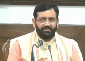 CM सैनी ने 6 पटवारियों को सस्पेंड किया: खराब फसल की एक ही फोटो कई बार अपलोड की