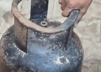 नरवाना में गैस सिलेंडर फटा, मकान में आग: चाय बनाते समय हादसा; लाखों का सामान जला, आग बुझने के बाद छत गिरी