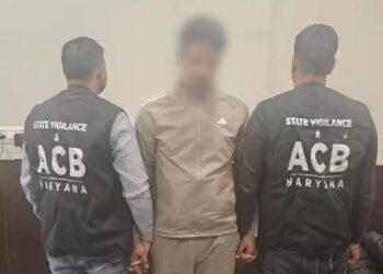 फरीदाबाद में सब-इंस्पेक्टर ₹1.50 लाख रिश्वत लेते अरेस्ट: फ्रॉड केस में चालान पेश करने के लिए मांगे रुपए, सोनीपत में GRP इंस्पेक्टर-पटवारी पकड़े