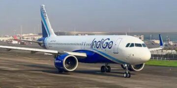 कुवैत-हैदराबाद इंडिगो फ्लाइट को बम से उड़ाने की धमकी: मुंबई एयरपोर्ट पर इमरजेंसी लैंडिंग कराई गई, कोई विस्फोटक बरामद नहीं