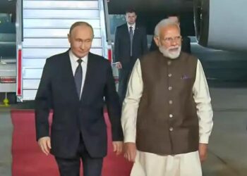 भारत पहुंचे पुतिन से गले मिले PM मोदी: एयरपोर्ट पर रिसीव किया, रेड कार्पेट वेलकम दिया, एक ही गाड़ी में रवाना हुए, कुछ देर में प्राइवेट डिनर