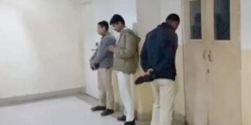 ममता बोलीं- प्रधानमंत्री जी अपने होम मिनिस्टर को कंट्रोल कीजिए: TMC आईटी सेल इंचार्ज के घर-ऑफिस पर पड़े थे छापे