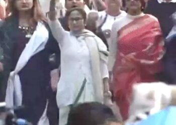 ममता बोलीं– मेरे पास शाह के खिलाफ पेन ड्राइव: मुझे छेड़ोगे तो छोड़ूंगी नहीं, ED की रेड के बाद कोलकाता में रैली की