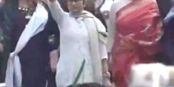 ममता बोलीं– मेरे पास शाह के खिलाफ पेन ड्राइव: मुझे छेड़ोगे तो छोड़ूंगी नहीं, ED की रेड के बाद कोलकाता में रैली की