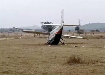ओडिशा में 9 सीटर विमान क्रैश: पायलट ने MAYDAY कॉल किया, खुले मैदान में फोर्स लैंडिंग कराई