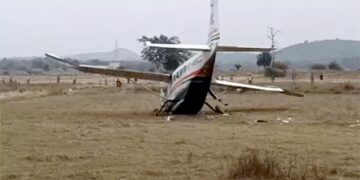 ओडिशा में 9 सीटर विमान क्रैश: पायलट ने MAYDAY कॉल किया, खुले मैदान में फोर्स लैंडिंग कराई