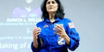 दिल्ली में सुनीता विलियम्स बोलीं- भारत आना घर वापसी जैसा: चांद पर जाना चाहती हूं, लेकिन मेरे पति मुझे इजाजत नहीं देंगे