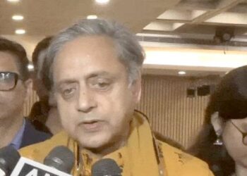 शशि थरूर बोले-बड़े इवेंट्स में गड़बड़ियां हो सकती हैं: दिल्ली में चल रहे AI समिट की तारीफ की, राहुल ने इसे PR तमाशा बताया था