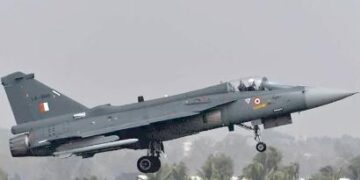 तेजस विमान का ब्रेक फेल, रनवे से आगे निकला: लैंडिंग के दौरान हादसा, पायलट सुरक्षित,  सेना ने सभी 30 विमान ग्राउंड किए