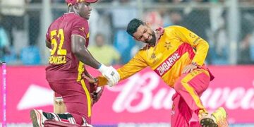 टी-20 वर्ल्डकप मैच में सबसे ज्यादा छक्कों का रिकॉर्ड बना: पॉवेल ने सिकंदर रजा का माथा चूमा, हेटमायर ने 108 मीटर का सिक्स लगाया