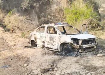 पंचकूला के जंगल में मिली जली हुई कार: अलसुबह आग लगने की वारदात, राहगीरों ने देख बुलाई डायल 112 पुलिस