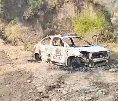पंचकूला के जंगल में मिली जली हुई कार: अलसुबह आग लगने की वारदात, राहगीरों ने देख बुलाई डायल 112 पुलिस