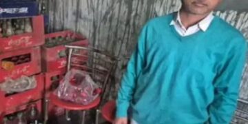 अंबाला में अंडे की दुकान में देसी शराब की बिक्री: कोल्ड ड्रिंक की बोतलों में भरी मिली