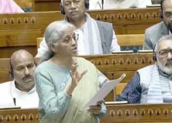 सीतारमण बोलीं- पेट्रोल बंगाल में दिल्ली से ₹10 ज्यादा महंगा: TMC को बंगाल की चिंता तो स्टेट GST हटाएं, इनके लोग कट ले रहे