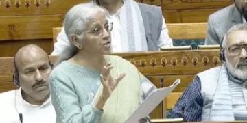 सीतारमण बोलीं- पेट्रोल बंगाल में दिल्ली से ₹10 ज्यादा महंगा: TMC को बंगाल की चिंता तो स्टेट GST हटाएं, इनके लोग कट ले रहे