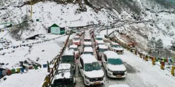 MP समेत 10 राज्यों में बारिश का अलर्ट: राजस्थान-झारखंड के 3 जिलों में पारा 34° पार, सिक्किम में बर्फबारी, त्सांगू में 350 गाड़ियां फंसी